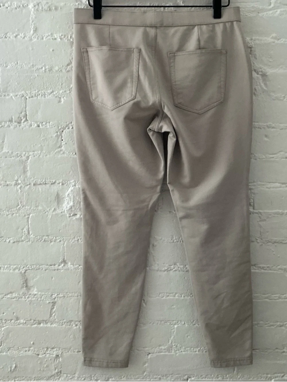 HUE Beige Ankle Cropped Ponte Pants